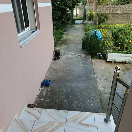 Tafa House Darezeze e Re
